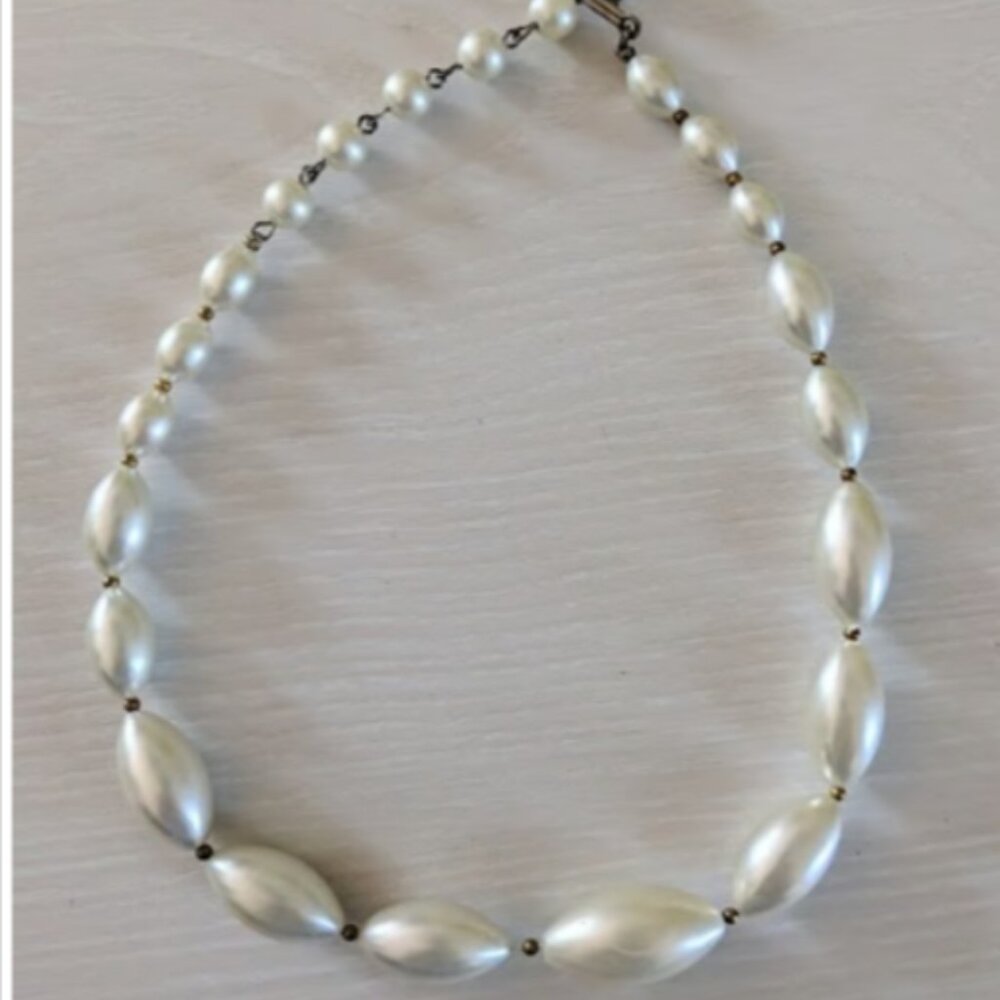 Vintage Jewelry Necklace Melon Bead Faux Pearl Choker